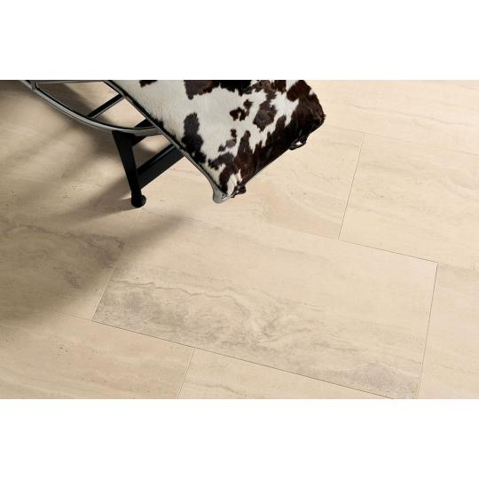 meszko burkolat nagymeretu 60x120 kulteri fagyallo klasszikus bezs travertin hosszukas csempe csuszasmentes nagymeretu terasz nappali konyha.jpg